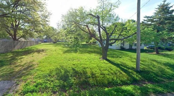 512 N WHITE AVE, TAYLORVILLE, IL 62568 in Christian County, IL