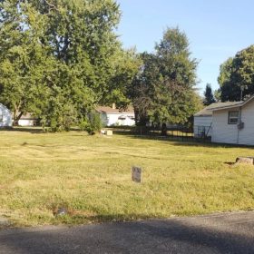 512 N WHITE AVE, TAYLORVILLE, IL 62568 in Christian County, IL