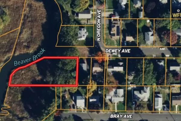 0.48-Acre Recreational Riverside Lot Milford, CT - Image 2